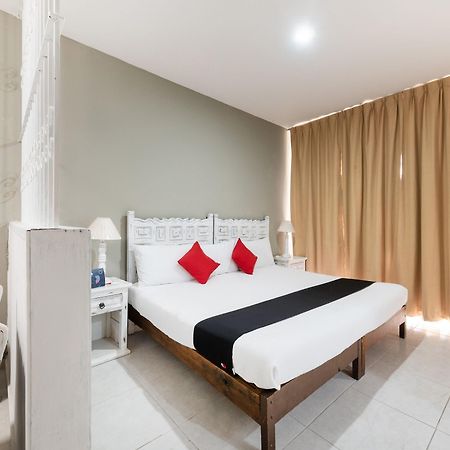 Suites Internacional Zapopan Exteriör bild